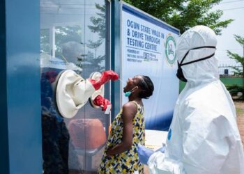 África, corta de vacunas, vive una tercera ola «brutal» del virus