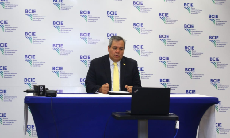 BCIE anuncia respaldo a El Salvador por la aprobación del bitcoin como moneda legal