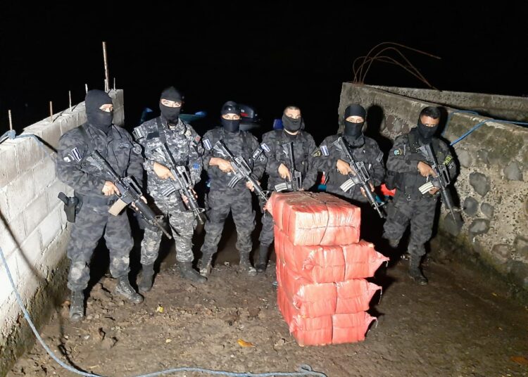 Policía asesta duro golpe al narcotráfico en San Vicente donde decomisa unos 50 kilos de cocaína