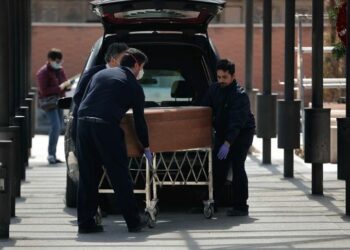 En un año España registró 75 mil muertes más y siembra dudas sobre el verdadero saldo de la pandemia de coronavirus