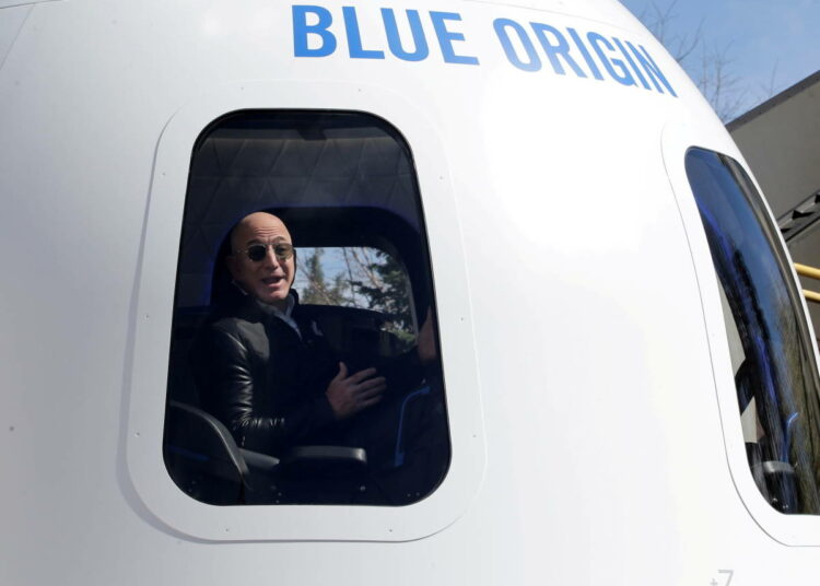 Subastan un boleto para volar al espacio con Jeff Bezos por 28 millones de dólares