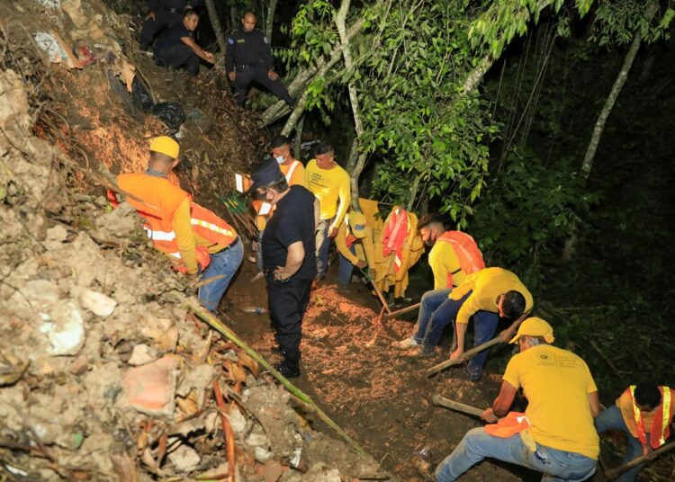 Ministro de Seguridad informa sobre actividad de búsqueda del cuerpo de Flor García