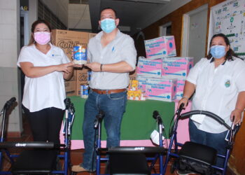 Adultos Mayores de asilos de San Vicente y Ahuachapán recibieron donativo gracias a Global Alimentos