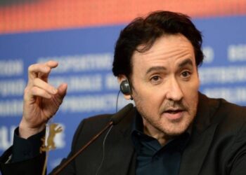 El actor John Cusack critica la política de EE.UU. y describe al país como «jodidamente horrible, lleno de cobardes y prostitutas corporativas»