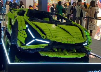 (VIDEO) Lego crea un Lamborghini Sián en tamaño real