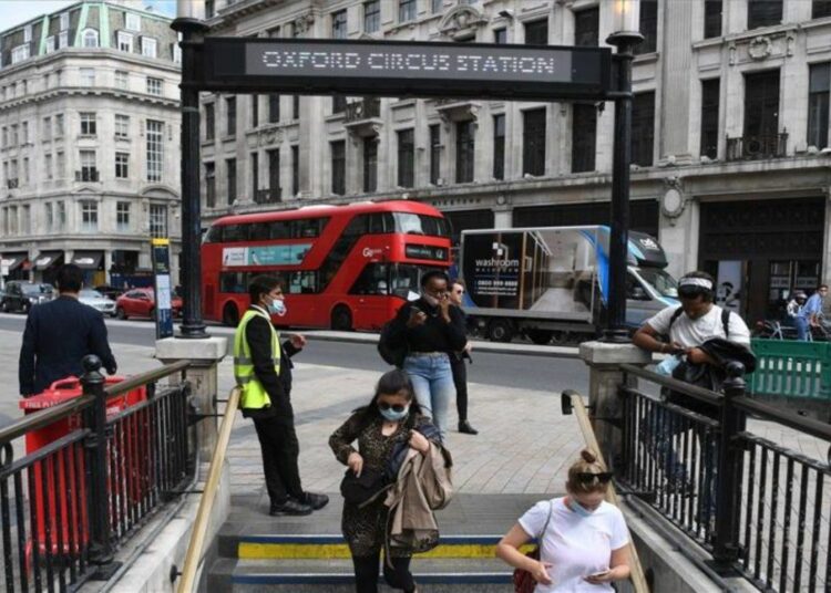 El Reino Unido no registró muertos por COVID-19 por primera vez desde julio pero preocupa la posible llegada de una tercera ola