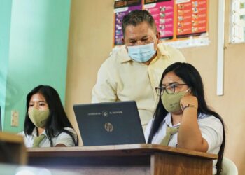 3 mil maestros con más de 3 años de estar como interinos serán contratados por Ley de Salario