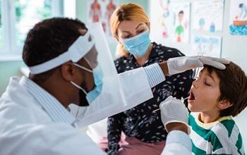 Por qué los niños tienen menos síntomas graves de COVID-19