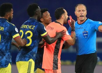 (VIDEO) El audio del VAR : el diálogo entre Pitana y Vigliano en la polémica jugada del empate de Brasil ante Colombia