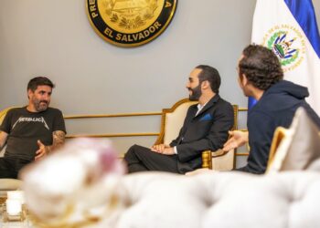 Presidente Bukele se reúne con el experto en Bitcoins, Peter McCormack, para hablar sobre la minería volcánica