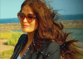 (VIDEO) Salma Hayek realiza el reto de Britney Spears y conquista las redes