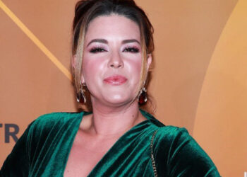Alicia Machado presume su nueva figura en redes sociales en atrevido look de transparencias