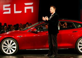 Tesla desarrolla la quinta supercomputadora más potente del mundo para entrenar la inteligencia artificial de sus vehículos autónomos