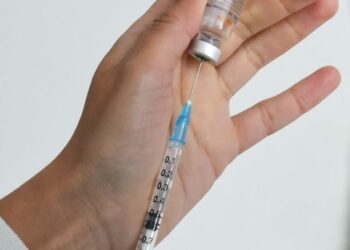 Hoy inicia la vacunación para personas mayores de 35 años en el país