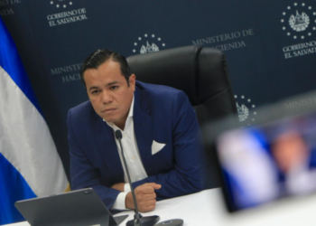 «El dólar sigue siendo moneda de curso legal»: ministro de Hacienda