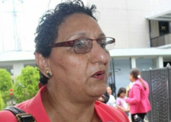 Lorena Peña se muestra nerviosa por recientes capturas de sus compañeros del FMLN acusados de corrupción