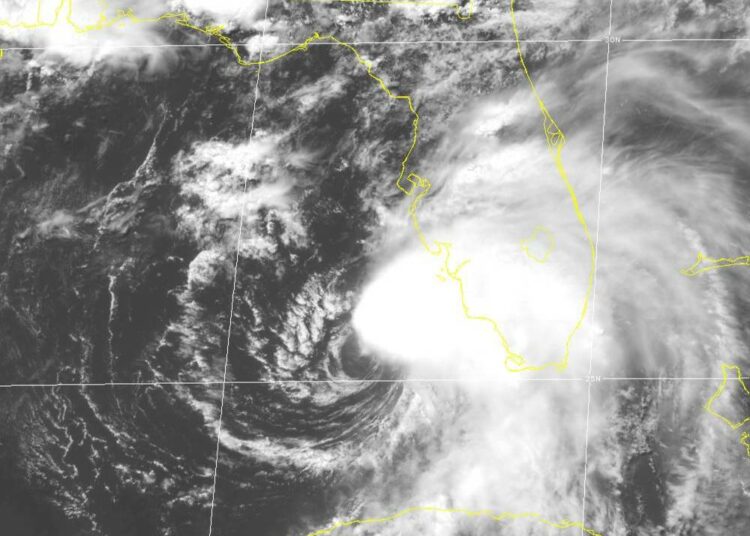 (VIDEOS) «Elsa» se fortalece y es de nuevo un huracán