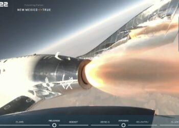 Richard Branson hace historia tras completar con éxito su primer viaje al espacio a bordo de la nave SpaceShipTwo