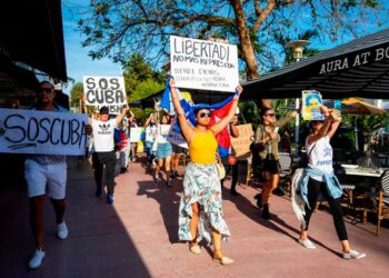 El malestar por la pandemia desata inédita protesta antigubernamental en Cuba