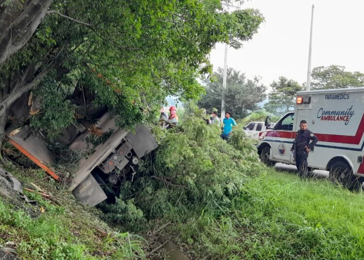 Dos personas fallecen tras fuerte accidente por Redondel Integración