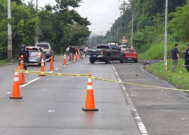 Fallecen dos policías en accidente de tránsito en Autopista Comalapa