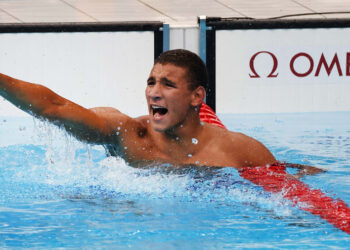 Primera gran sorpresa un nadador tunecino de 18 años ganó los 400 metros derrotando a los favoritos de EE.UU. y Australia