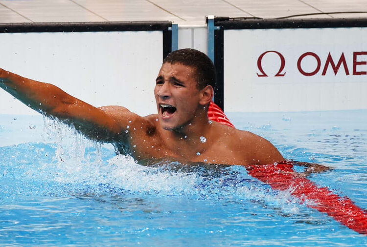 Primera gran sorpresa un nadador tunecino de 18 años ganó los 400 metros derrotando a los favoritos de EE.UU. y Australia