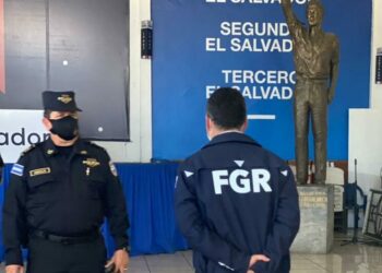 IMÁGENES | FGR embarga inmuebles y vehículos a ARENA por desvío de fondos que fueron donados para damnificados de terremotos de 2001