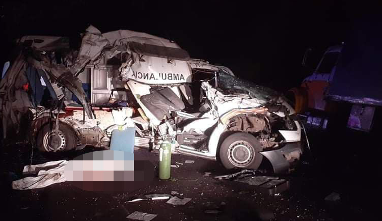 Doctora, enfermera y paciente Covid-19 mueren tras fatal accidente de ambulancia