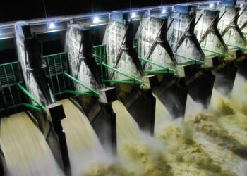 CEL continúa haciendo descargas en la Central 15 de Septiembre para evitar inundaciones