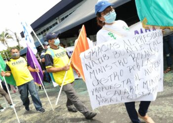 Sindicalistas marchan en apoyo al aumento del 20% del salario mínimo y en respaldo a ministro de Trabajo