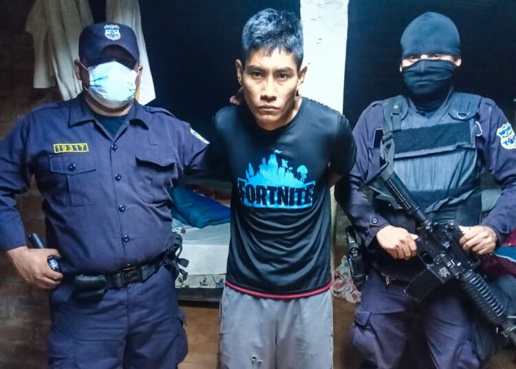 Pandillero es capturado con armas de fuego y varias porciones de marihuana en Sonsonate