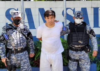 PNC presenta a acusado de asesinar a expareja en la colonia Miramonte de San Salvador