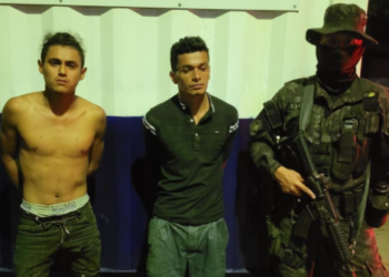 PNC captura a dos pandilleros por robo agravado en cantón Flor Amarilla, Santa Ana