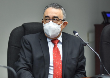 Carlos Quintanilla Schmidt, exvicepresidente en gestión de Flores recibió sobresueldo de $5,226