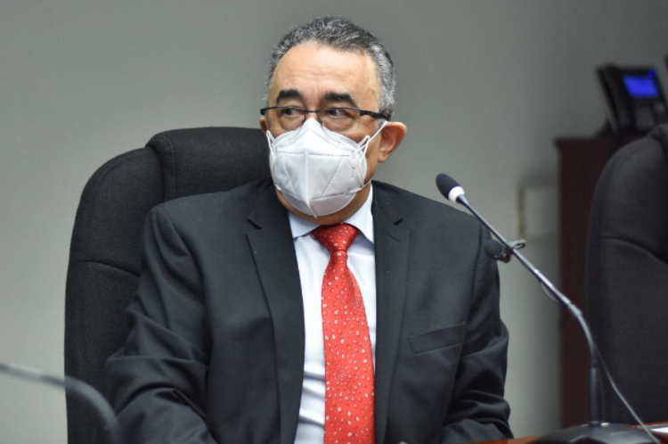 Carlos Quintanilla Schmidt, exvicepresidente en gestión de Flores recibió sobresueldo de $5,226