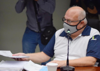 La lista de destinatarios de sobresueldos expuesta por Élmer Charlaix