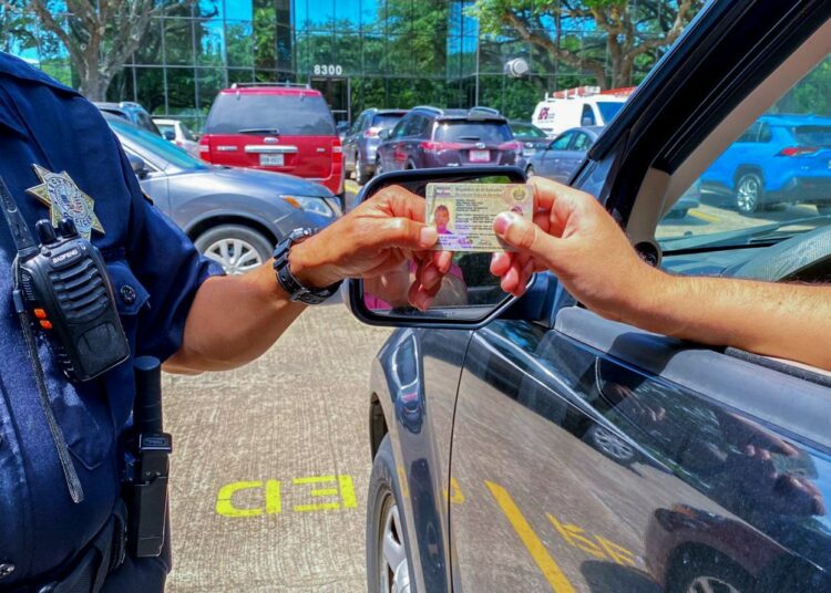 Asamblea aprueba $14 millones para emisión del DUI en el exterior