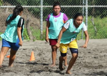 La Canoa tiene el reto de vencer a Barra de Santiago líder del grupo B en los cuartos de final de la Liga Femenina de Fútbol Playa