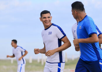 Rubén Batres fue la novedad en el entreno de la selección de fútbol playa