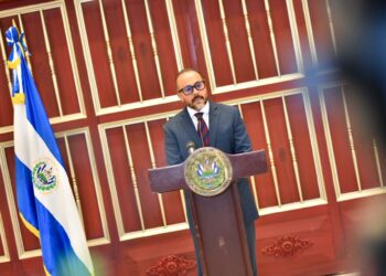 Más de 600 personas podrían estar implicadas en los sobresueldos: Ernesto Castro