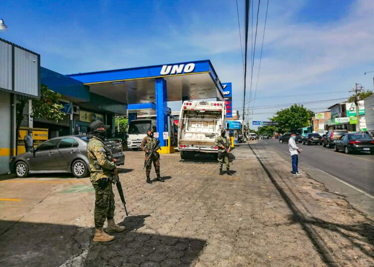Fuerza Armada realiza controles preventivos para garantizar la seguridad de los salvadoreños