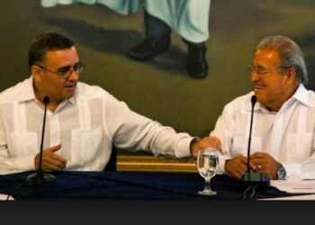 Mauricio Funes entregó a sus funcionarios sobresueldo de fin de año y bono de retiro