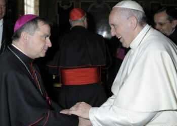 El Vaticano lleva a juicio a 10 personas, incluido un cardenal, por un escándalo inmobiliario