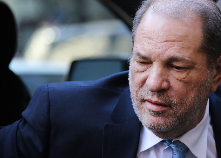 Harvey Weinstein fue extraditado a California para enfrentar un juicio por violación y agresión sexual