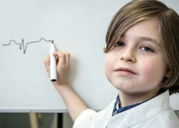 «Niño prodigio» de 11 años finaliza su carrera de física en nueve meses con matrícula de honor