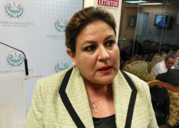 Margarita Escobar se ausenta de plenaria donde se retomará tema de los sobresueldos