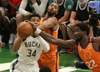 Milwaukee Bucks empató la serie a los Suns