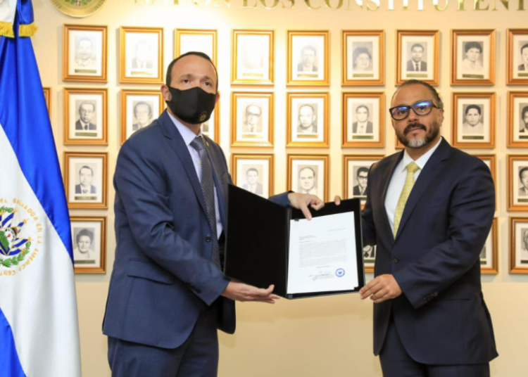 Ministro Gustavo Villatoro presenta iniciativa de reforma de ley para que delitos de corrupción no prescriban