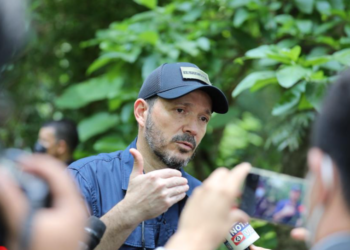 Ministro de Seguridad llega a la escena de enfrentamiento en San Julián, Sonsonate